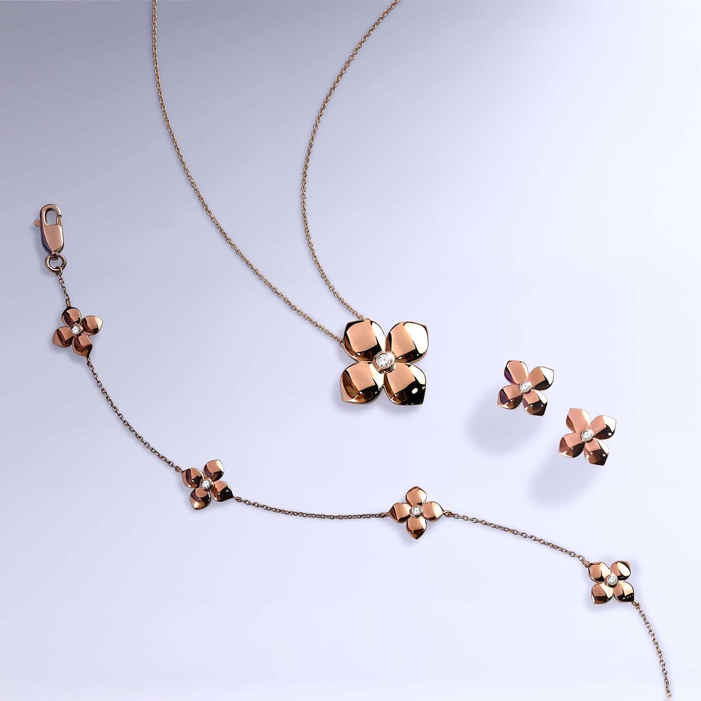 La Fleur Luxe Pendant Necklace