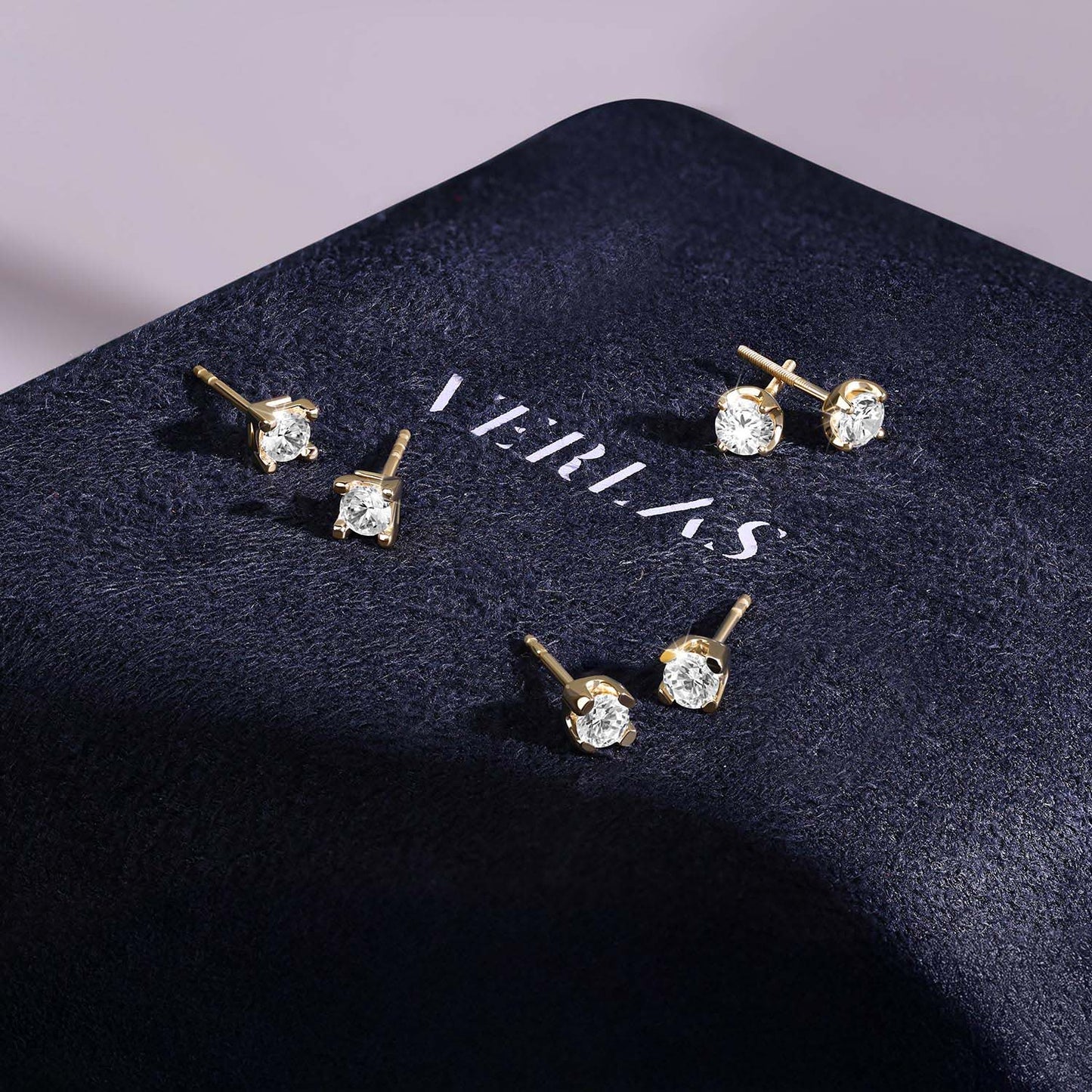4-Prong Round Studs