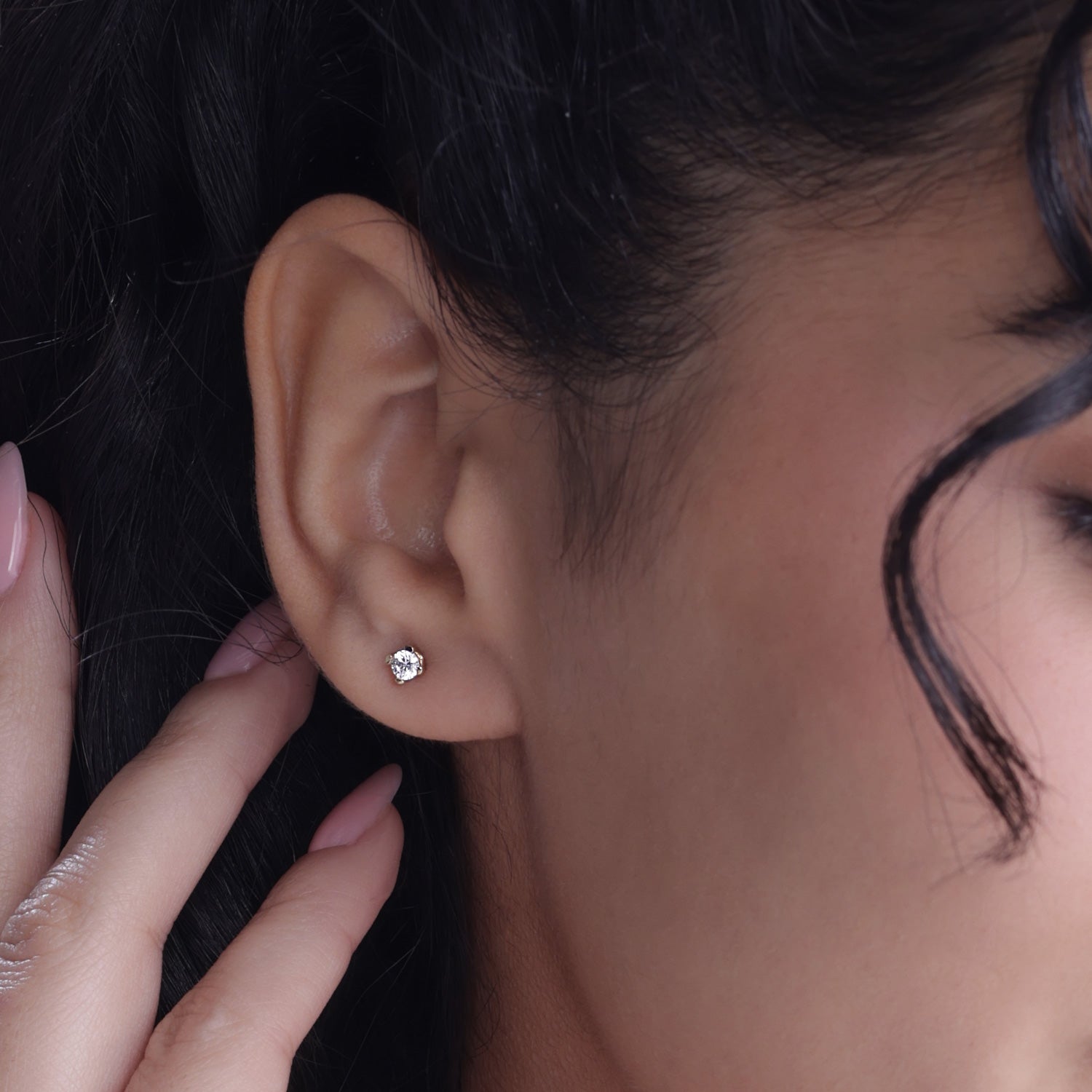 4-Prong Round Studs