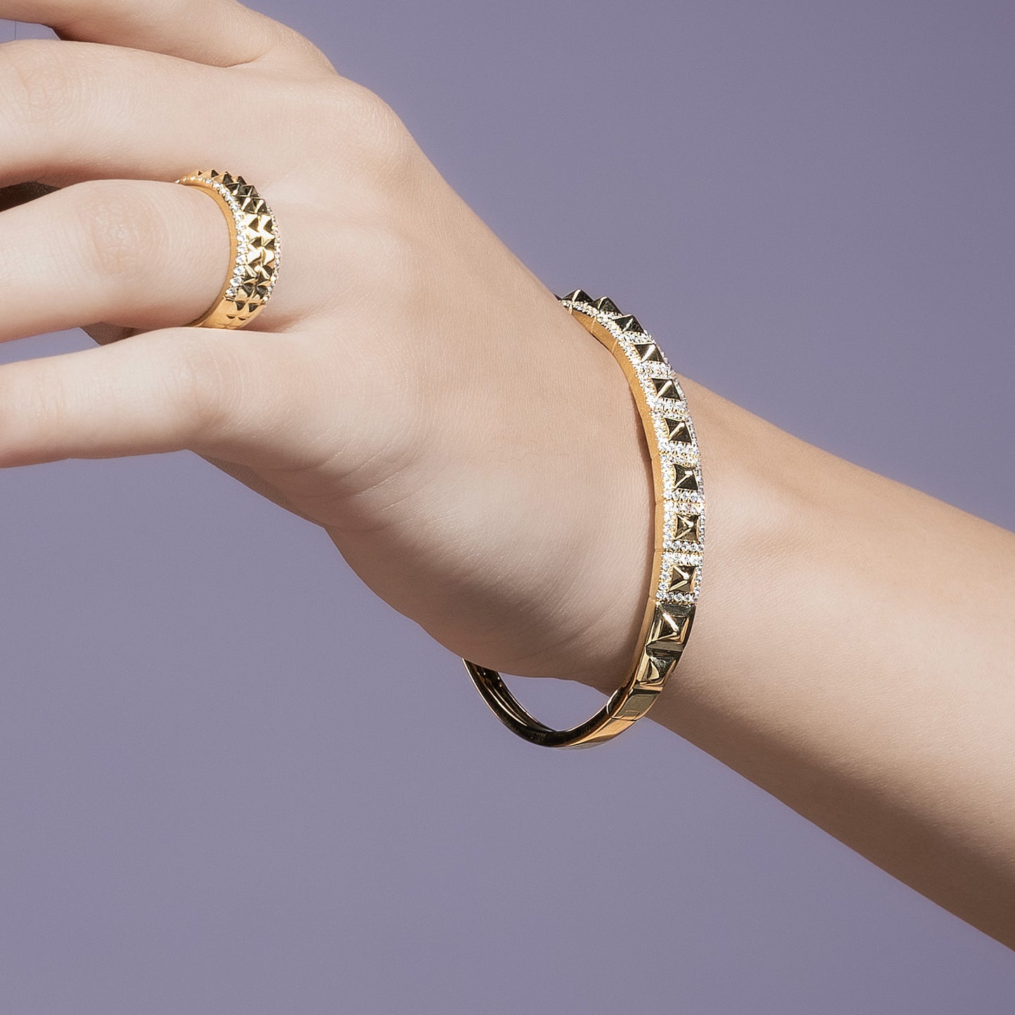 Zenyth Two-Tier Pyramid Diamond Band