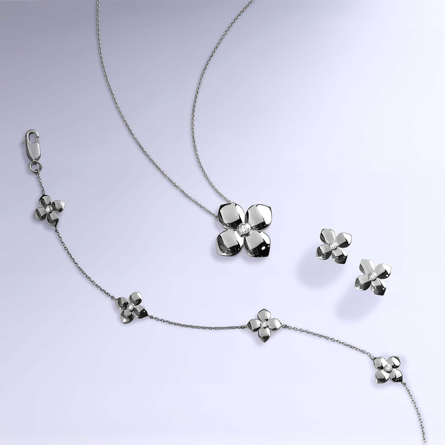 La Fleur Luxe Pendant Necklace