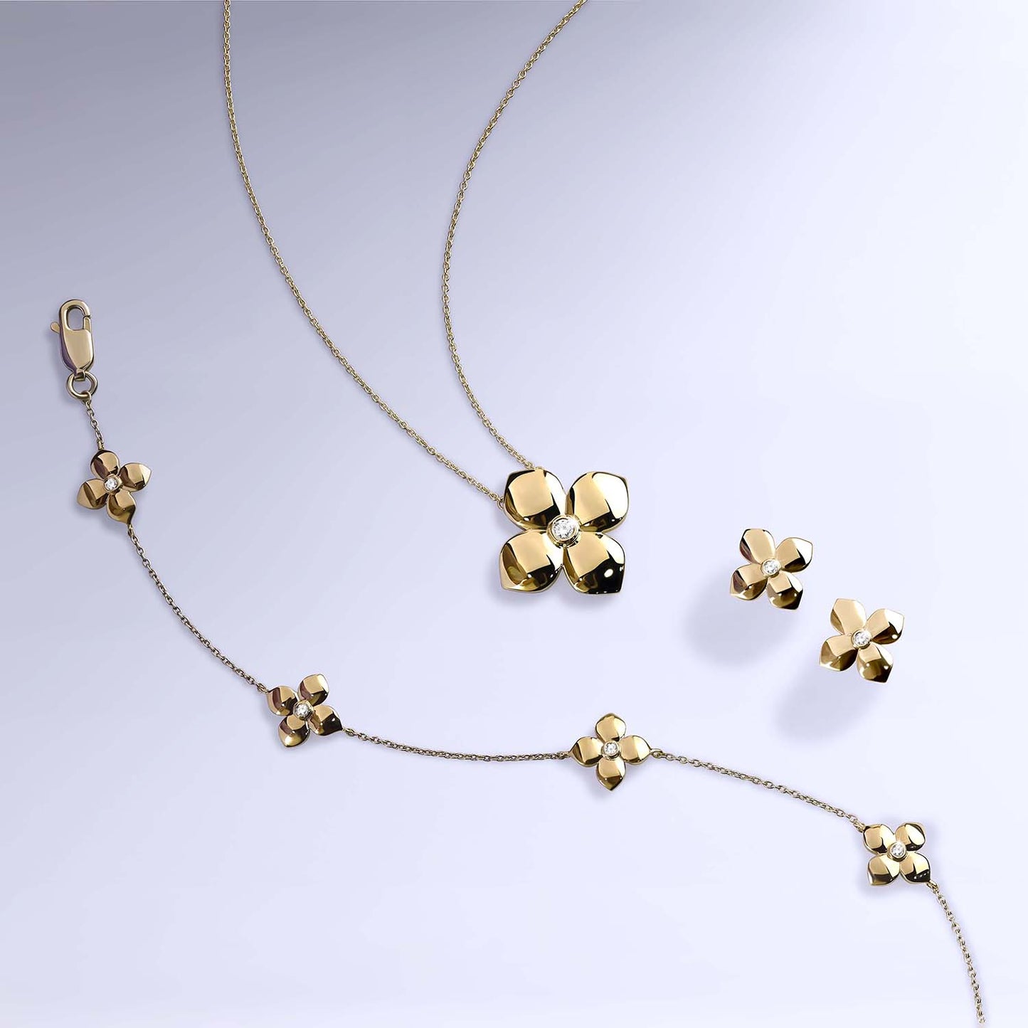 La Fleur Luxe Pendant Necklace