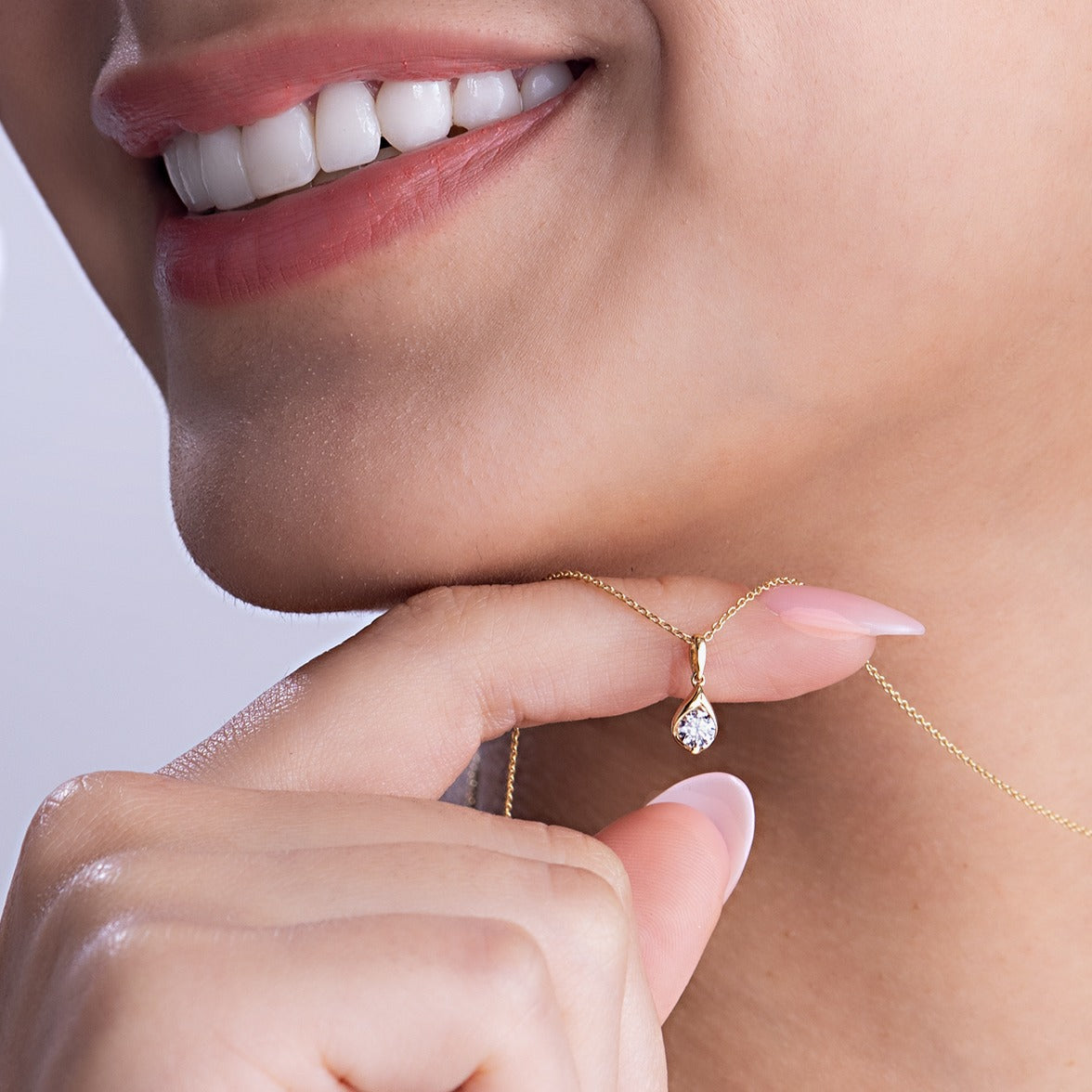 Round-Cut Dewdrop Pendant